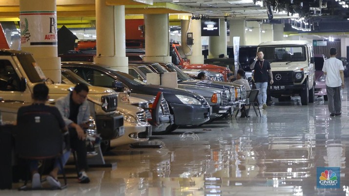 Bursa Mobil Blok M Mall, Jakarta Selatan, Senin (20/12/2021). (CNBC Indonesia/Andrean Kristianto)