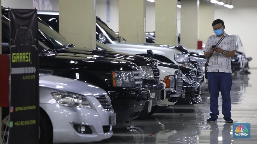 Bursa Mobil Blok M Mall, Jakarta Selatan, Senin (20/12/2021). (CNBC Indonesia/Andrean Kristianto)
