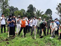 Korban Erupsi Semeru Terima Bantuan Beasiswa Pendidikan