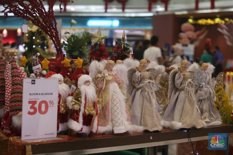 Pernak pernik Natal mulai ramai di dekorasi di mal pusat perbelanjaan, Jakarta, Senin (20/12/2021). (CNBC Indonesia/Muhammad Sabki) Pernak pernik Natal mulai ramai di dekorasi di mal pusat perbelanjaan, Jakarta, Senin (20/12/2021). (CNBC Indonesia/Muhammad Sabki)
