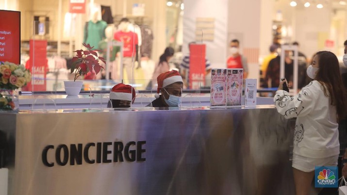 Pernak pernik Natal mulai ramai di dekorasi di mal pusat perbelanjaan, Jakarta, Senin (20/12/2021). (CNBC Indonesia/Muhammad Sabki) Pernak pernik Natal mulai ramai di dekorasi di mal pusat perbelanjaan, Jakarta, Senin (20/12/2021). (CNBC Indonesia/Muhammad Sabki)