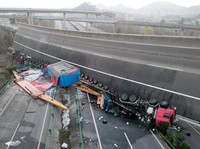 Tol Layang China Ambruk Tiba-tiba, 4 Tewas
