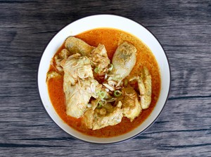 3 Resep Ayam Masak Santan yang Sedap, Opor hingga Kari