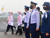 Iriana Jokowi & Ibu-ibu Kabinet Bertolak ke Bandung, Ada Apa?