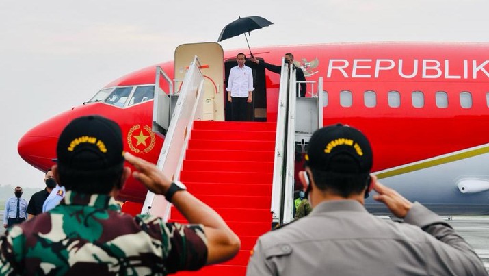 Presiden Joko Widodo bertolak menuju Provinsi Kalimantan Utara (Kaltara) dalam rangka kunjungan kerja, Selasa (21/12/2021). (Foto: Laily Rachev - Biro Pers Sekretariat Presiden)