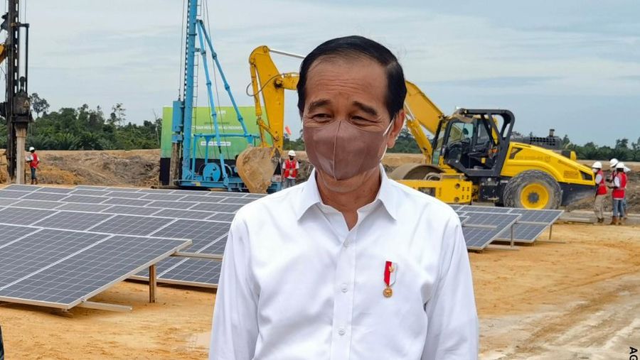 Presiden Jokowi meresmikan tanda dimulainya Ground Breaking Kawasan Industri Hijau di Kec Palas, Kab Bulungan, Kaltara (21/2/21) . (Dok: Biro Pers Sekretariat Presiden)