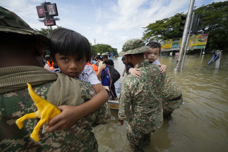 Suasana banjir di Malaysia. (via REUTERS/iainaazhr (TikTok)/Aina Syafiqa)