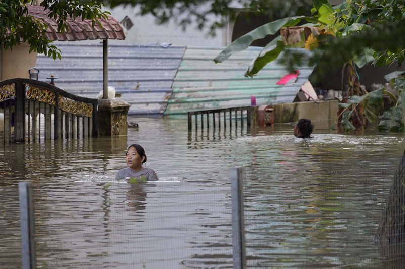 Suasana banjir di Malaysia. (via REUTERS/iainaazhr (TikTok)/Aina Syafiqa) Suasana banjir di Malaysia. (via REUTERS/iainaazhr (TikTok)/Aina Syafiqa)
