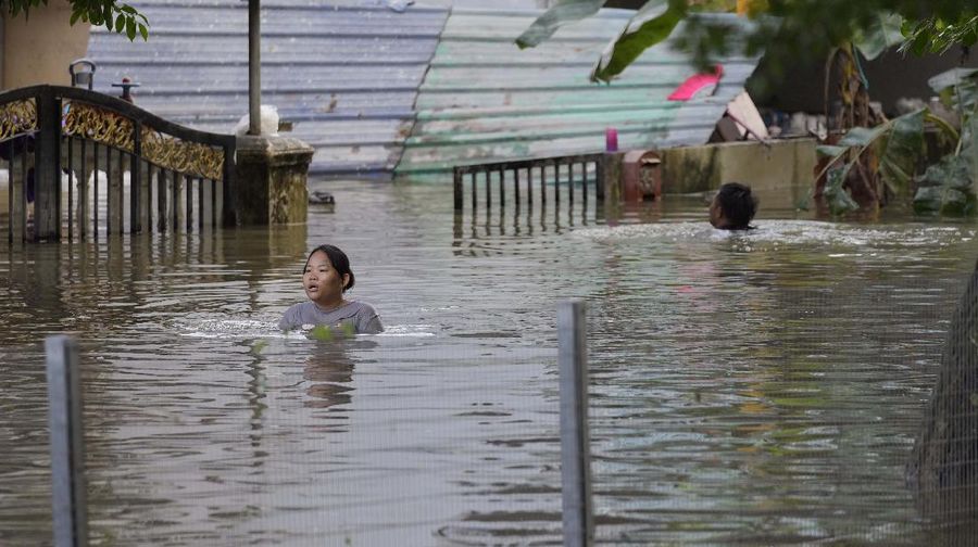 Suasana banjir di Malaysia. (via REUTERS/iainaazhr (TikTok)/Aina Syafiqa)