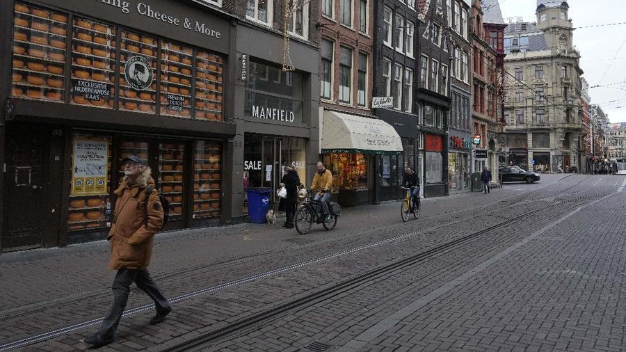Suasana di Belanda saat lockdown. (AP/Peter Dejong)
