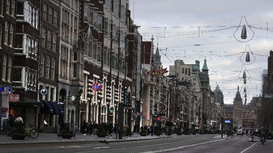 Suasana di Belanda saat lockdown. (AP/Peter Dejong)