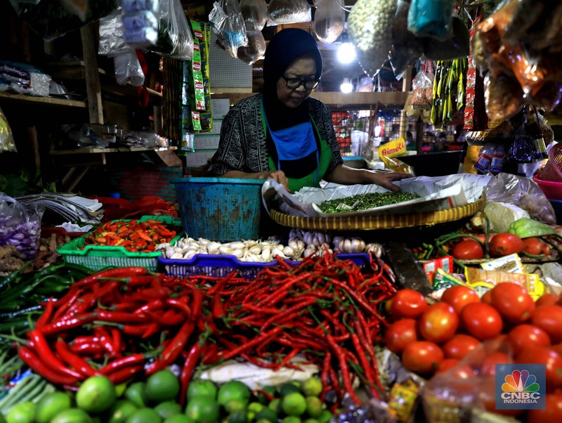 Suasana pasar jelang nataru (CNBC Indonesia/Muhammad sabki)