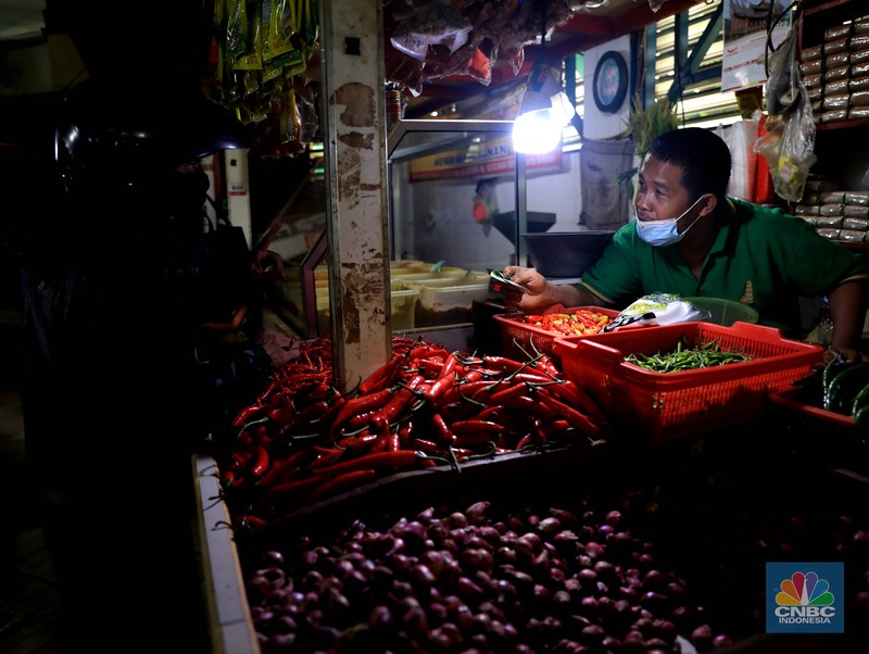 Suasana pasar jelang nataru (CNBC Indonesia/Muhammad sabki)