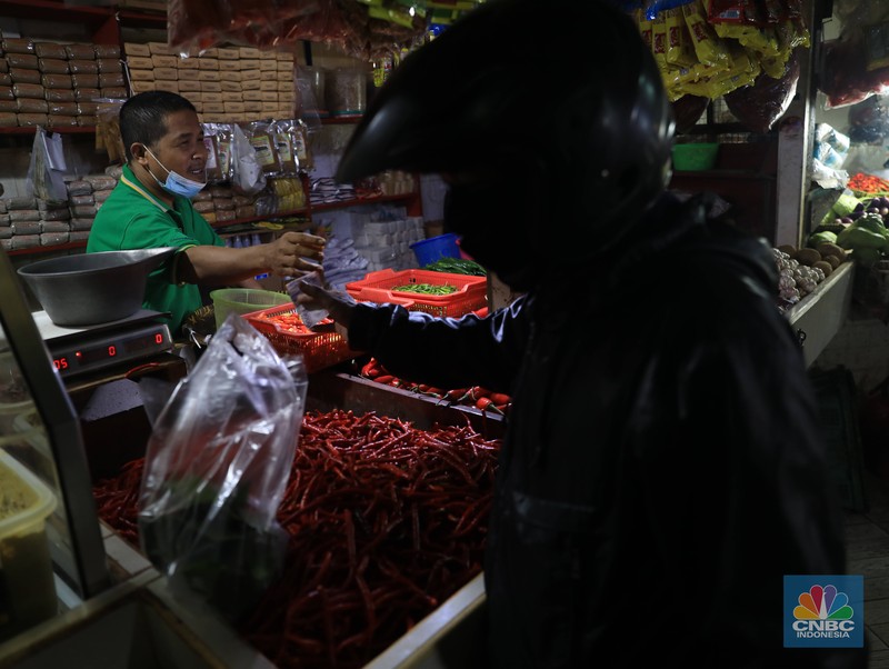 Suasana pasar jelang nataru (CNBC Indonesia/Muhammad sabki)