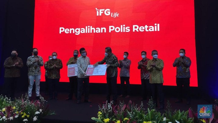 Pengalihan Polis Nasabah Jiwasraya ke IFG Life. (Dok: Monica Wareza) Pengalihan Polis Nasabah Jiwasraya ke IFG Life. (Dok: Monica Wareza)
