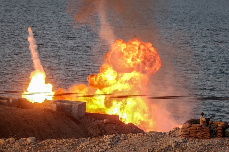 Latihan perang militer Iran (via REUTERS/WANA NEWS AGENCY) Latihan perang militer Iran (via REUTERS/WANA NEWS AGENCY)
