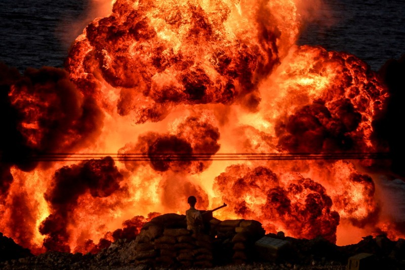 Latihan perang militer Iran (via REUTERS/WANA NEWS AGENCY) Latihan perang militer Iran (via REUTERS/WANA NEWS AGENCY)
