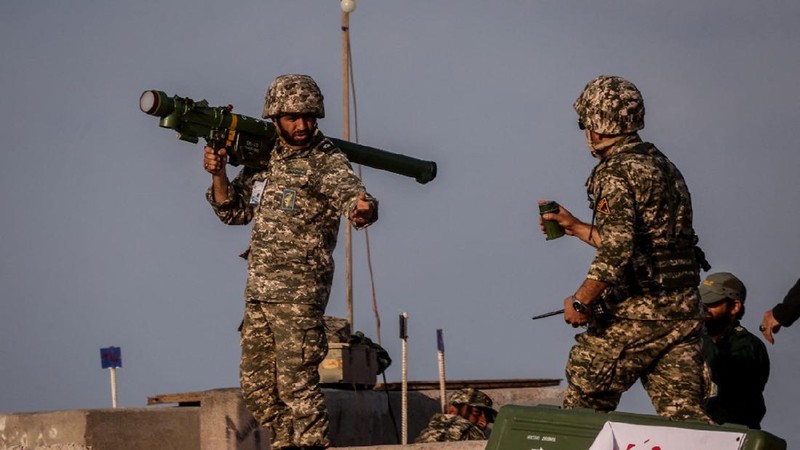Latihan perang militer Iran (via REUTERS/WANA NEWS AGENCY)