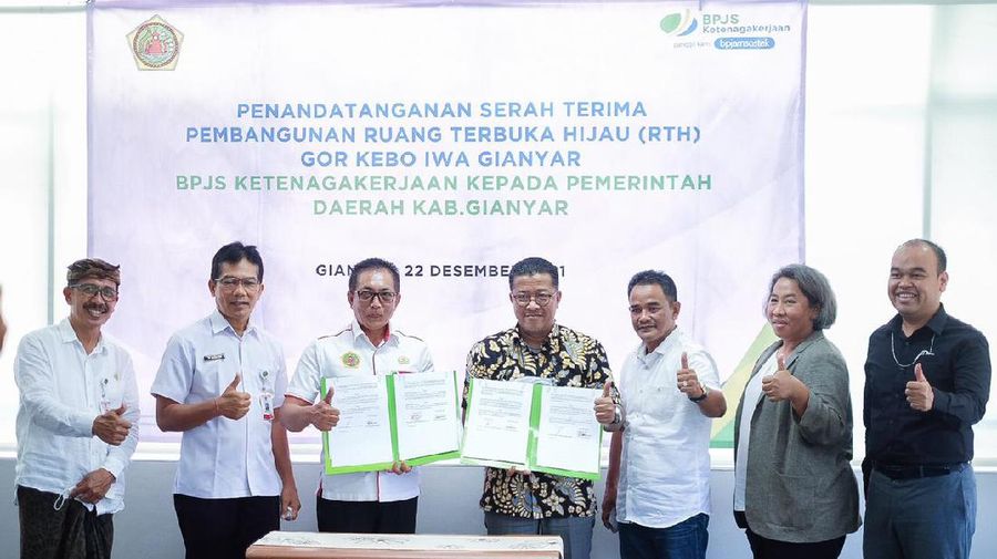 Serah terima RTH buatan BPJS Ketenagakerjaan kepada Pemkab Gianyar.
