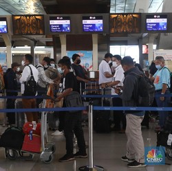 Banjir Penumpang Mulai Padati Bandara Soekarno-Hatta