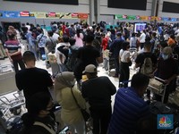 Membeludak! Penampakan Penumpang Pesawat di Bandara Soetta