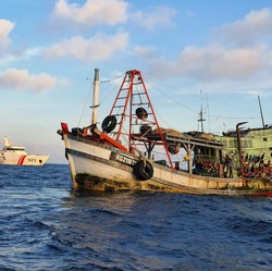 RI Tangkap Kapal Vietnam Maling Ikan di Laut Natuna Utara!