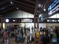 Begini Antrean Mengular Penumpang Bandara Soetta, Ada Apa?