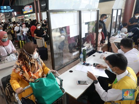 Kasus Covid-19 RI Tertinggi di Asia Tenggara, Benarkah?