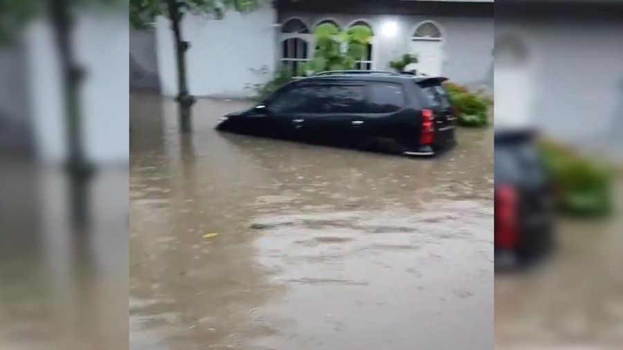 Banjir Palembang (Tangkapan Layar Twitter @aglonemaplmbng)