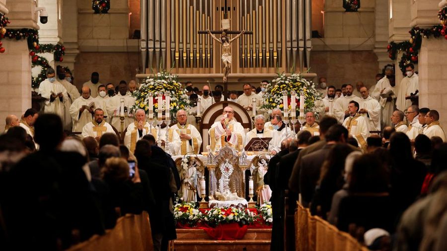Pope Francis kisses a statue of baby Jesus as he celebrates Christmas Eve Holy Mass in St. Peter's Basilica at the Vatican, December 24, 2021. REUTERS/Guglielmo Mangiapane     TPX IMAGES OF THE DAY
