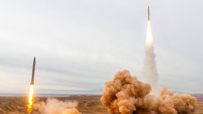 A missile is launched during a joint exercise called the 'Great Prophet 17', in the southwest of Iran, December 24, 2021. Picture taken December 24, 2021. Saeed Sajjadi/Fars News/WANA (West Asia News Agency) via REUTERS. ATTENTION EDITORS - THIS IMAGE HAS BEEN SUPPLIED BY A THIRD PARTY.