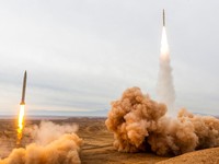 Ngeri! Iran Tembak 16 Rudal Balistik, Bisa Bombardir Israel