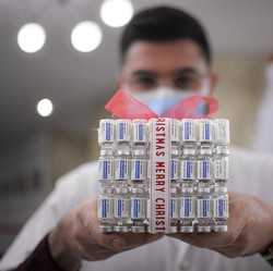 China Buat Vaksin Covid Serupa Pfizer & Moderna, Seampuh Apa?