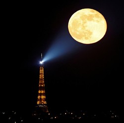 Siap-siap! Bulan Purnama Pink Terlihat Akhir Pekan Ini