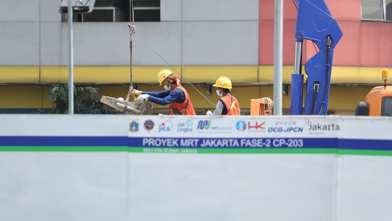 Rel Trem di Proyek MRT Fase 2A Glodok-Kota. (CNBC Indonesia/Tri Susilo)