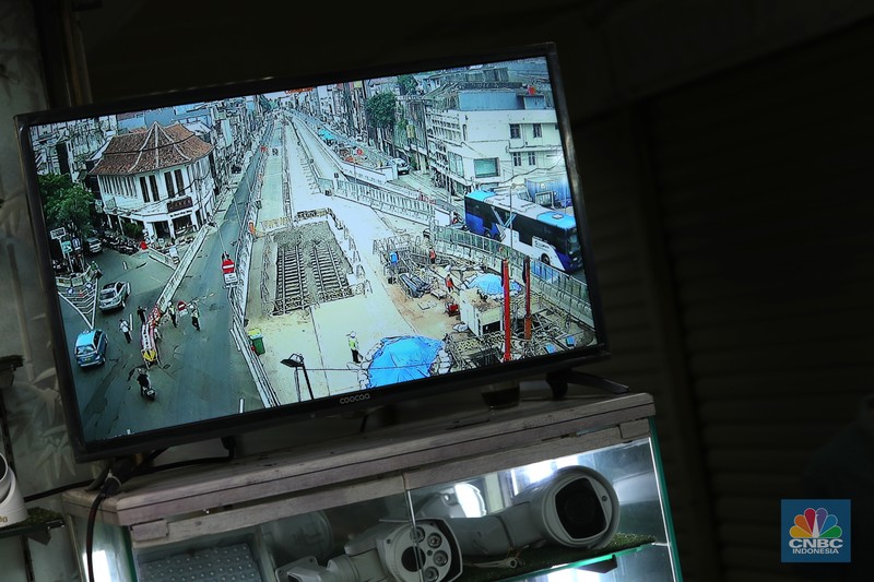 Suasana kawasan proyek MRT Fase 2 Glodok, Jakarta, Jumat, (23/9/2022). (CNBC Indonesia/Muhammad Sabki)