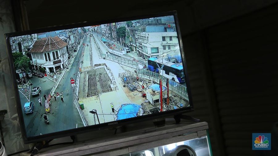 Suasana kawasan proyek MRT Fase 2 Glodok, Jakarta, Jumat, (23/9/2022). (CNBC Indonesia/Muhammad Sabki)