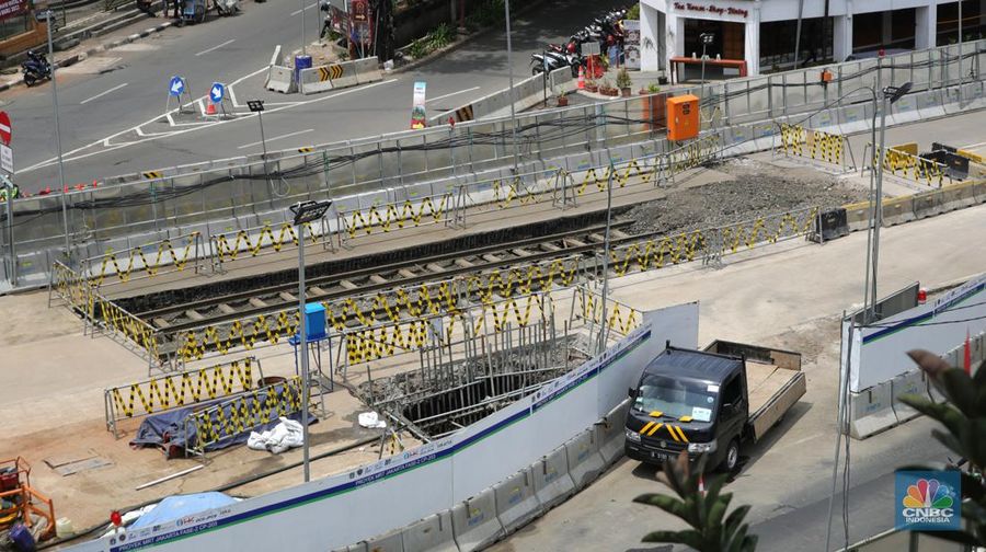 Rel Trem di Proyek MRT Fase 2A Glodok-Kota. (CNBC Indonesia/Tri Susilo)