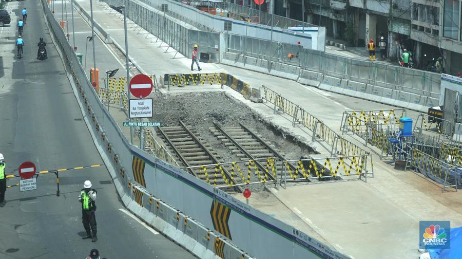 Rel Trem di Proyek MRT Fase 2A Glodok-Kota. (վ/Tri Susilo)