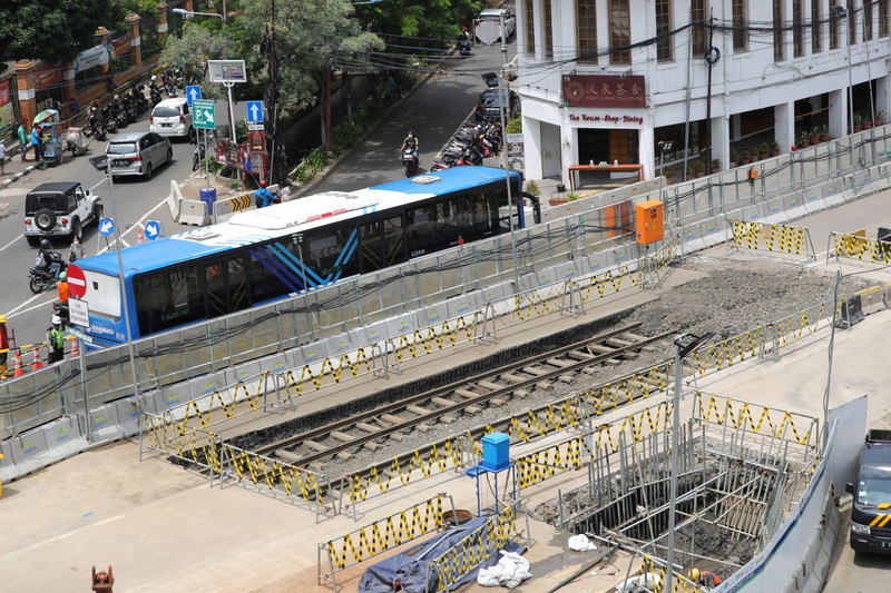 Rel Trem di Proyek MRT Fase 2A Glodok-Kota. (CNBC Indonesia/Tri Susilo) Rel Trem di Proyek MRT Fase 2A Glodok-Kota. (CNBC Indonesia/Tri Susilo)