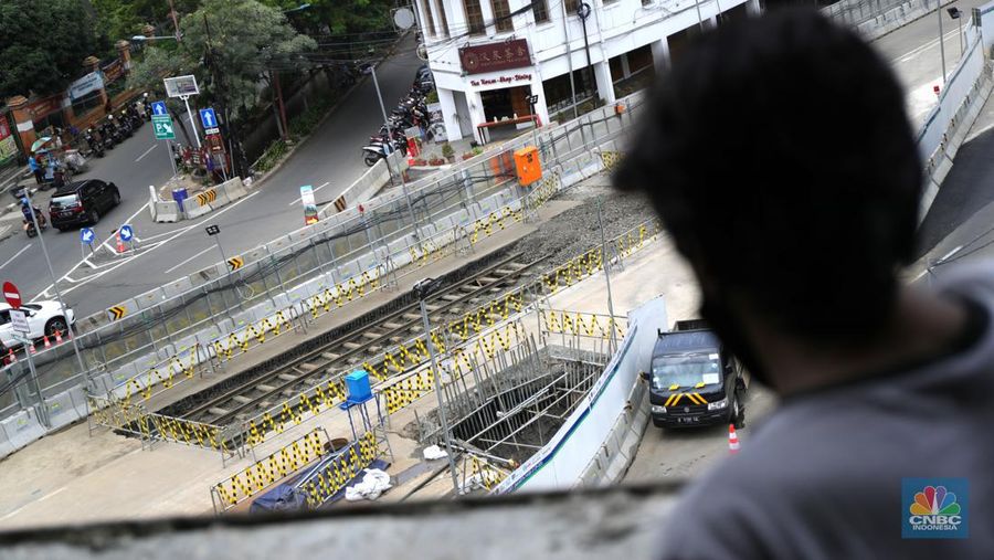 Rel Trem di Proyek MRT Fase 2A Glodok-Kota. (CNBC Indonesia/Tri Susilo)