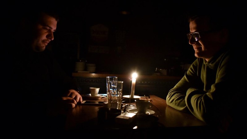Candles are pictured at a bar during the power cut in Pristina, Kosovo, December 27, 2021. Picture taken December 27, 2021. REUTERS/Laura Hasani