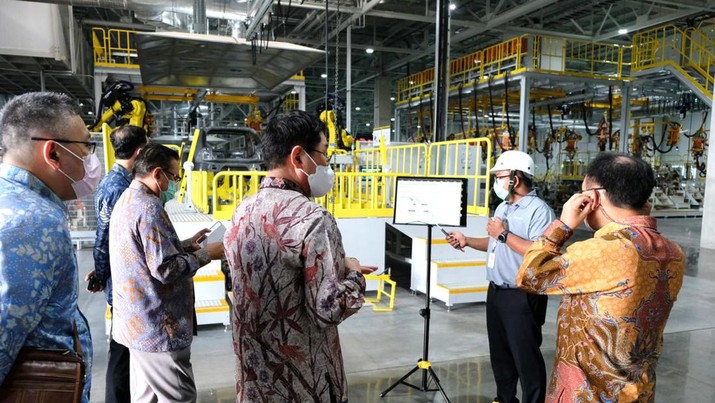 Kunjungan Kerja Dubes Indonesia untuk Korea Selatan ke Pabrik Hyundari di Cikarang melihat kesiapan produksi mobil listrik.
