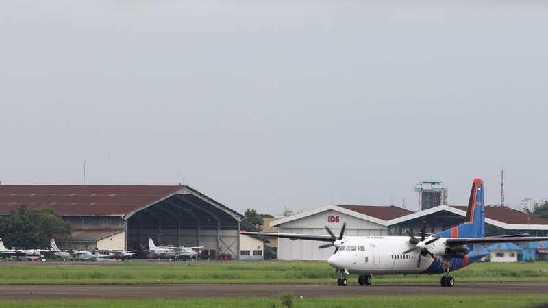 Sebuah pesawat parkir di Apron Bandara Pondok Cabe, Pamulang, Tangerang Selatan, Banten, Rabu (29/12/2021). (CNBC Indonesia/Andrean Kristianto) Sebuah pesawat parkir di Apron Bandara Pondok Cabe, Pamulang, Tangerang Selatan, Banten, Rabu (29/12/2021). (CNBC Indonesia/Andrean Kristianto)