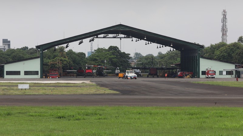 Sebuah pesawat parkir di Apron Bandara Pondok Cabe, Pamulang, Tangerang Selatan, Banten, Rabu (29/12/2021). (CNBC Indonesia/Andrean Kristianto)