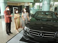 Ada Meriah Bareng Mega, Bank Mega Beri Nasabah Mercedes Benz