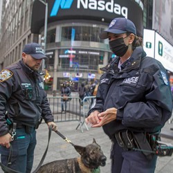 Omicron Menggila, Times Square Tetap Rayakan Pergantian Tahun