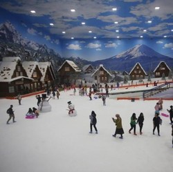 Promo Tahun Baru Main Salju di Trans Snow World Bintaro, Cek!