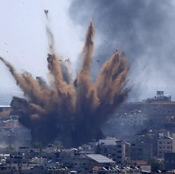 Breaking: Bantu Serangan Hamas, Hizbullah Bombardir Israel