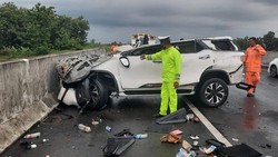 Pokoknya Jangan Ngebut Pakai Pajero-Fortuner di Tol kalau Mau Panjang Umur!